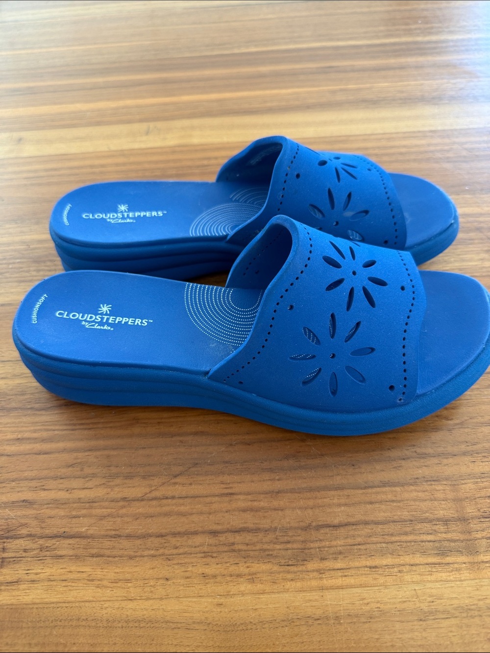 Clarks Cloudsteppers blue Drift Floral Sz 10m